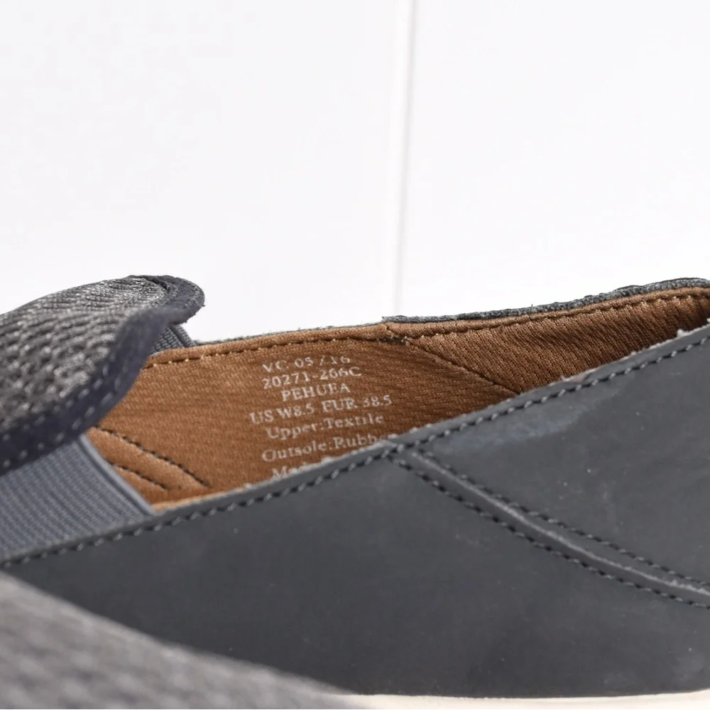 OluKai Women's Pehea‎ slip on shoes gray size 8.5